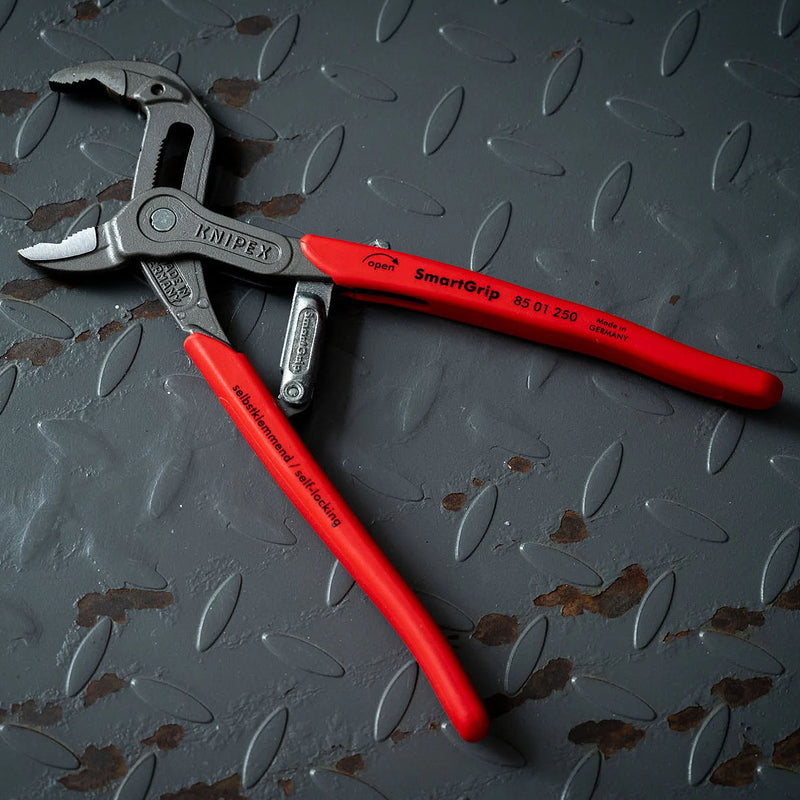 Kìm mỏ quạ tự động dòng SmartGrip KNIPEX 85 01 250 chiều dài 250mm, mạ đen nhám, tay cầm bọc nhựa chống trượt