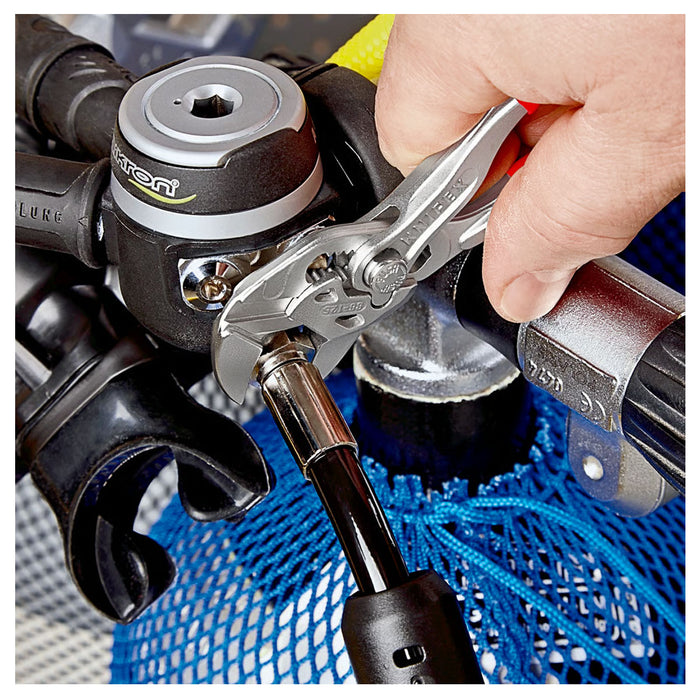 Kìm mỏ quạ KNIPEX chiều dài từ 125mm - 300mm, mạ Chrome, tay cầm bọc nhựa kháng dầu mở