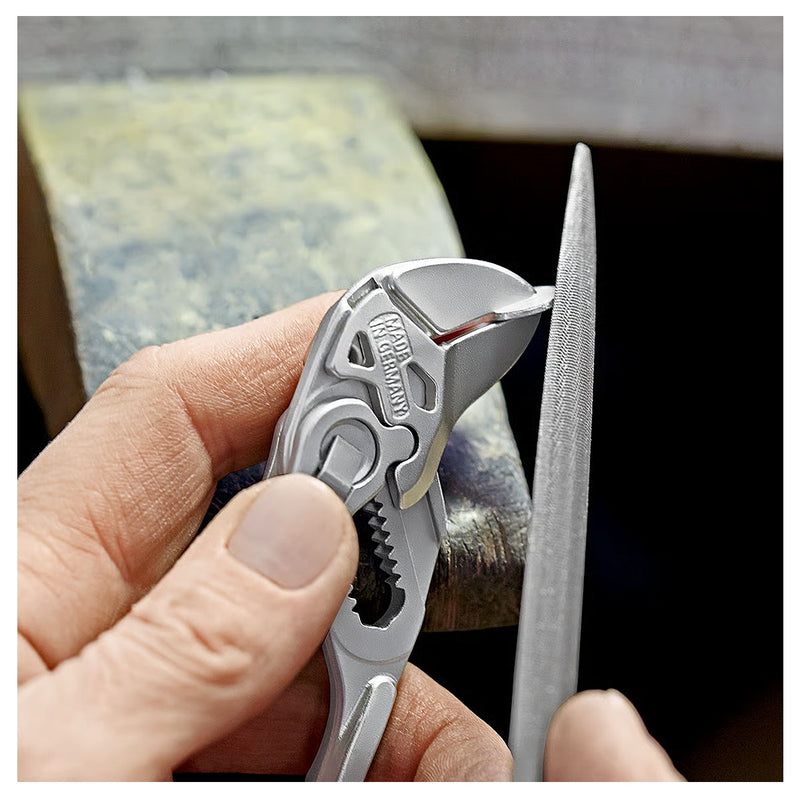 Kìm mỏ quạ KNIPEX chiều dài từ 125mm - 300mm, mạ Chrome, tay cầm bọc nhựa kháng dầu mở