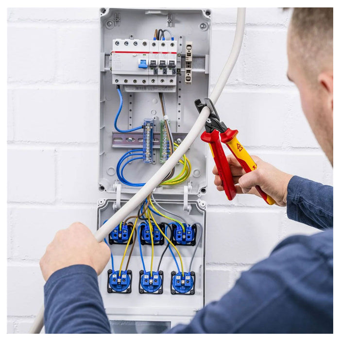 Kìm cắt cáp lưỡi kép dòng StepCut XL KNIPEX 95 18 225 cách điện 1000V chiều dài 225mm, mạ đen nhám