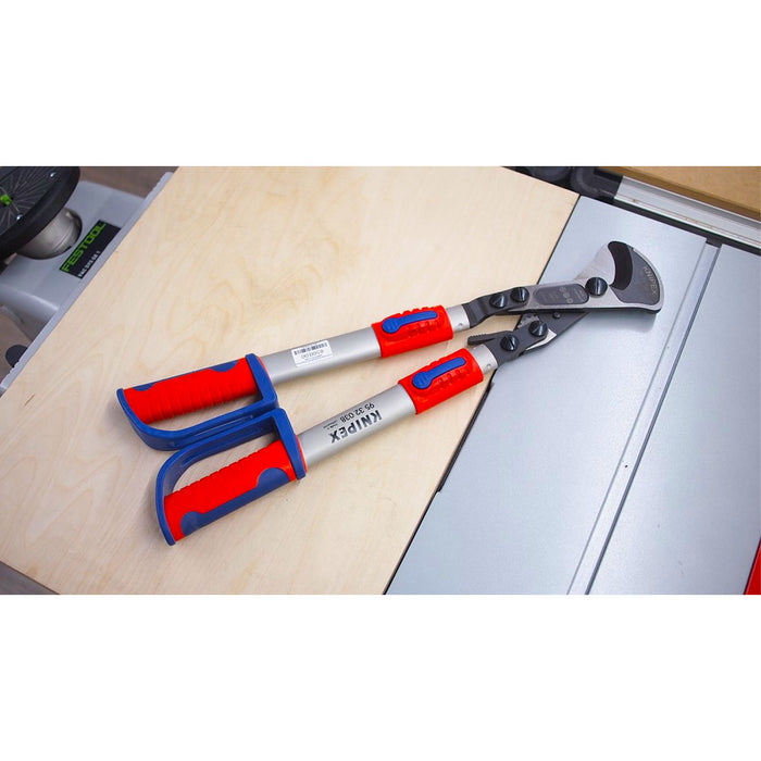 Kìm cắt cáp hạng nặng, cho cáp đồng và nhôm KNIPEX 95 32 038 chiều dài 570mm, mạ đen nhám, tay cầm bọc nhựa chống trượt