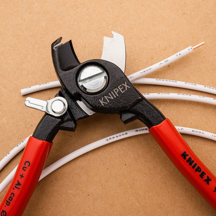 Kìm cắt cáp, tích hợp lỗ tuốt dây KNIPEX 95 41 165 chiều dài 165mm, mạ đen nhám, tay cầm bọc nhựa kháng dầu mở