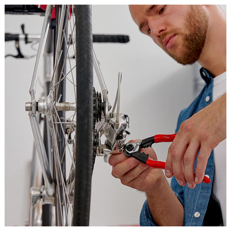 Kìm cắt cáp thép, có lỗ bấm đầu khuyên KNIPEX 95 61 190 chiều dài 190mm, mạ đen nhám, tay cầm bọc nhựa kháng dầu mở