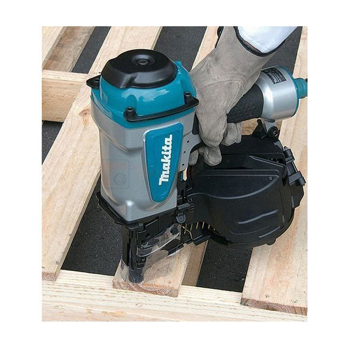 Máy bắn đinh cuộn pallet dùng hơi khí nén Makita AN902, cỡ đinh 45mm - 90mm, sức chứa 150-300 đinh