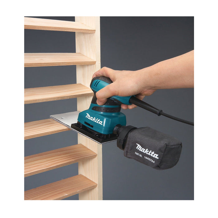 Máy chà nhám rung Makita BO4566 công suất 200W, kích thước đế nhám 100 x 164mm
