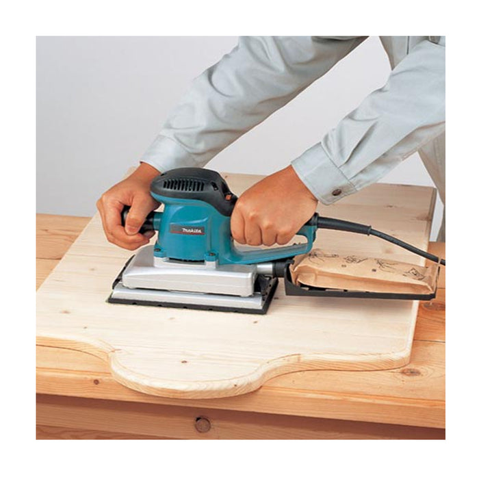Máy chà nhám rung Makita BO4901 công suất 330W, kích thước đế nhám 115 x 229mm