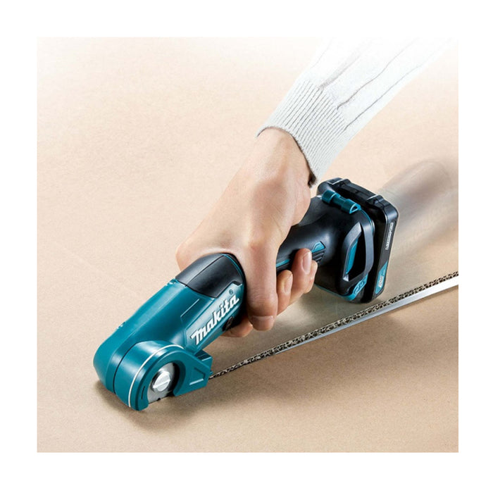 Máy cắt thảm, da, bạt và vật liệu mềm Makita CP100D dùng Pin 12Vmax CXT khả năng cắt tối đa 6mm