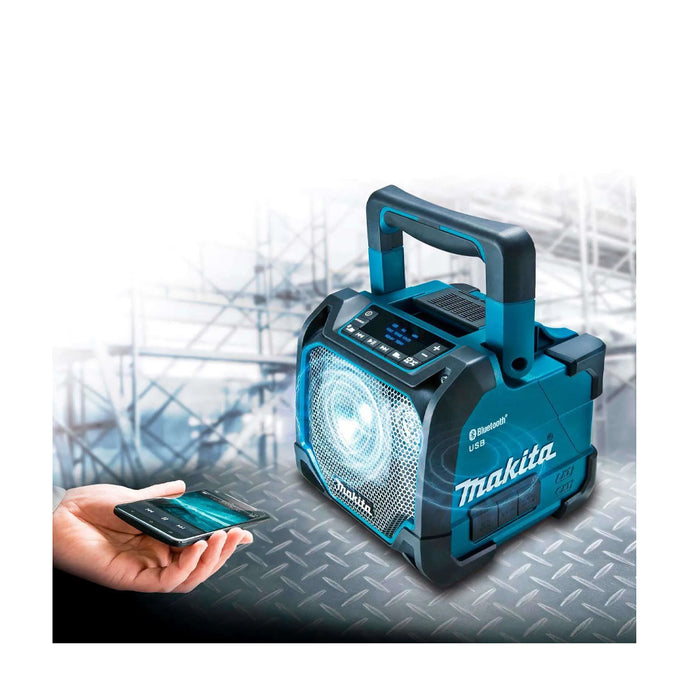 Máy nghe nhạc di động Makita DMR202, tích hợp radio, dùng được với pin 18V LXT, 14.4V LXT, 12Vmax CXT và điện