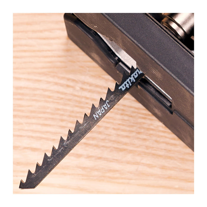 Hộp 5 lưỡi cưa lọng HCS loại cắt nhanh Makita A-85690 dùng cho gỗ, nhựa số răng 6 TPI, chiều dài 105mm, đuôi gài kiểu B ( Cấp 3 sao )