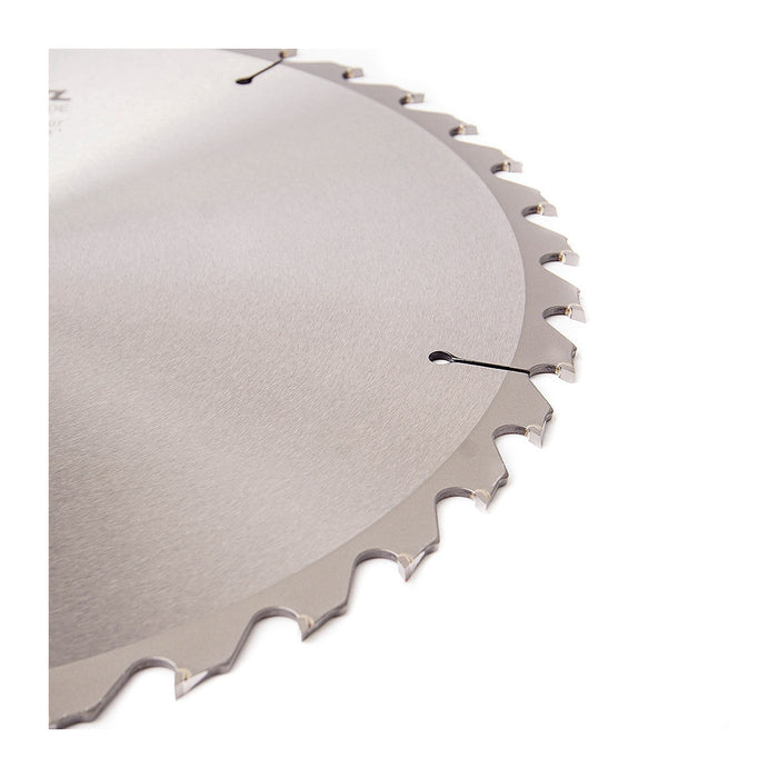 Lưỡi cưa gỗ TCT Makita dòng sản phẩm kinh tế, đường kính 355mm, số răng từ 30-80 kiểu ATB và ATAF, lỗ cốt 25.4mm dùng cho máy cưa bàn ( Cấp 3 sao )