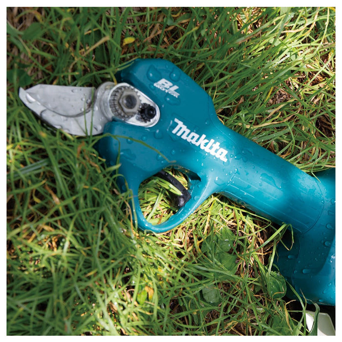 Máy cắt cành Makita DUP181 dùng Pin 18V LXT, khả năng cắt tối đa 30mm