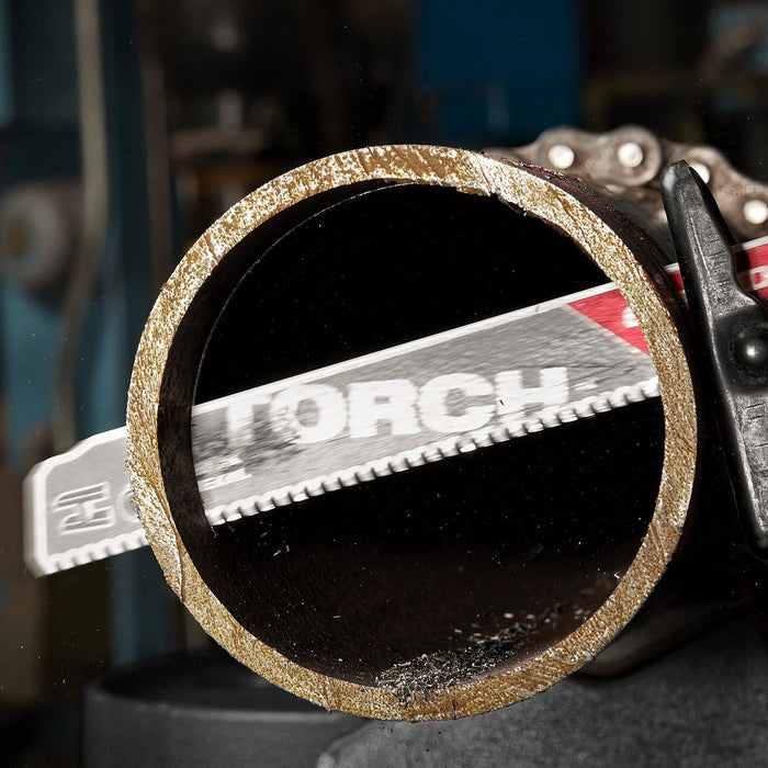 Lưỡi cưa kiếm TCT dòng The Torch Milwaukee 48-00-5202 dùng cho Inox và kim loại dày, số răng 8 TPI, chiều dài 230mm