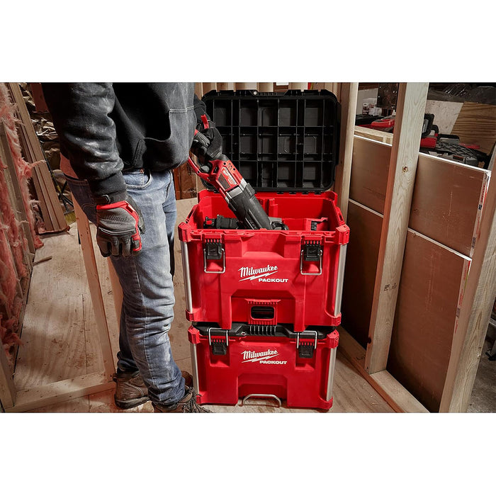 Thùng đựng đồ nghề PACKOUT Milwaukee 48-22-8426 loại có bánh xe và tay nắm kéo