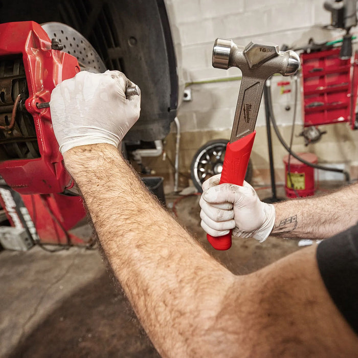 Búa đầu tròn Milwaukee trọng lượng từ 450g - 680g, tay cầm bọc cao su chống trượt