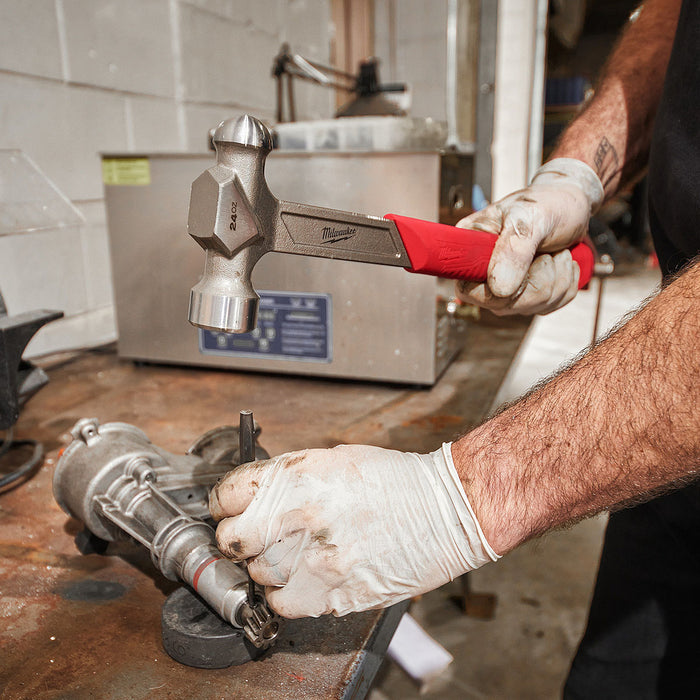 Búa đầu tròn Milwaukee trọng lượng từ 450g - 680g, tay cầm bọc cao su chống trượt