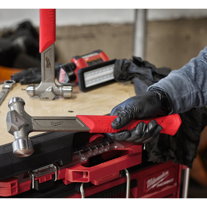 Búa đầu tròn Milwaukee trọng lượng từ 450g - 680g, tay cầm bọc cao su chống trượt