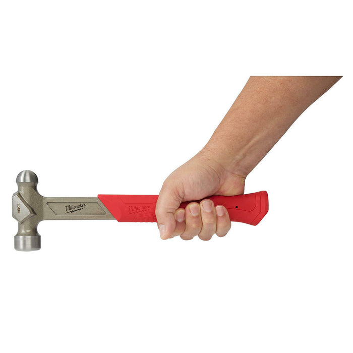 Búa đầu tròn Milwaukee trọng lượng từ 450g - 680g, tay cầm bọc cao su chống trượt