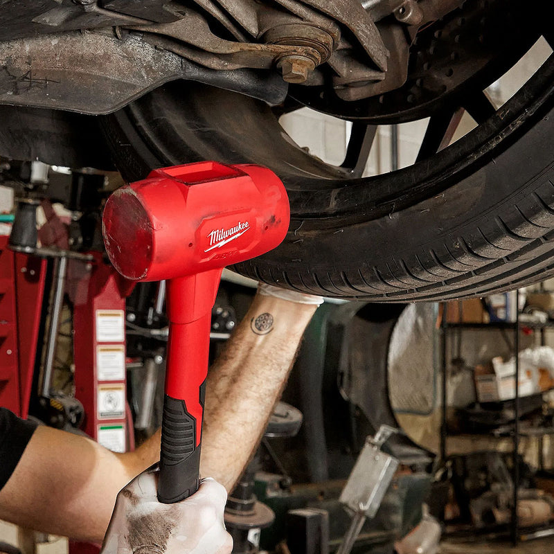 Búa đầu bi Milwaukee 4932492351 trọng lượng 1360g, tay cầm bọc cao su chống trượt
