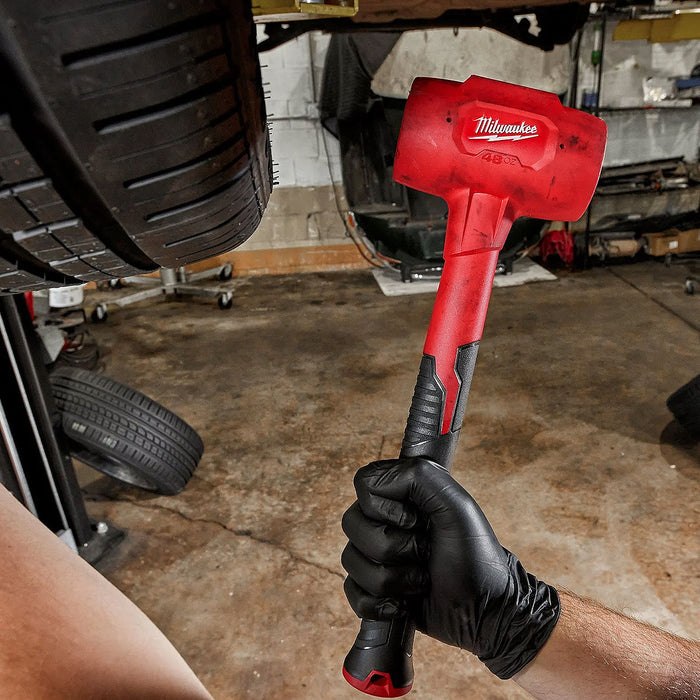 Búa đầu bi Milwaukee 4932492351 trọng lượng 1360g, tay cầm bọc cao su chống trượt