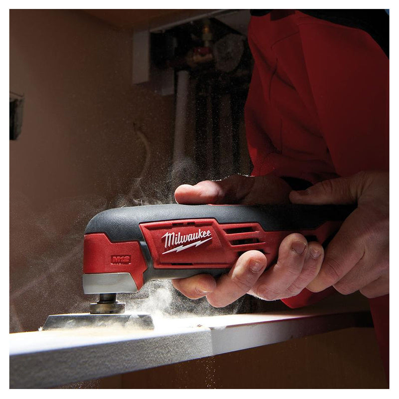 Máy cắt rung đa năng Milwaukee C12 MT dùng Pin 12V, tiêu chuẩn lưỡi OIS