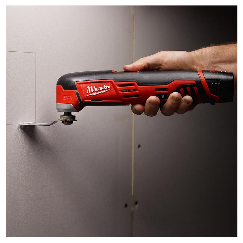 Máy cắt rung đa năng Milwaukee C12 MT dùng Pin 12V, tiêu chuẩn lưỡi OIS