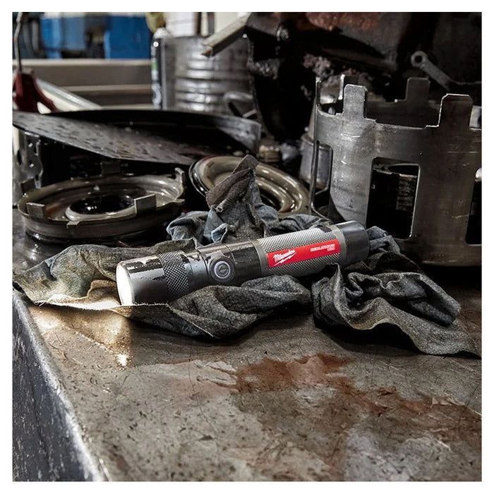 Đèn LED Milwaukee L4 FMLED-301 dùng Pin sạc, độ sáng 800lm