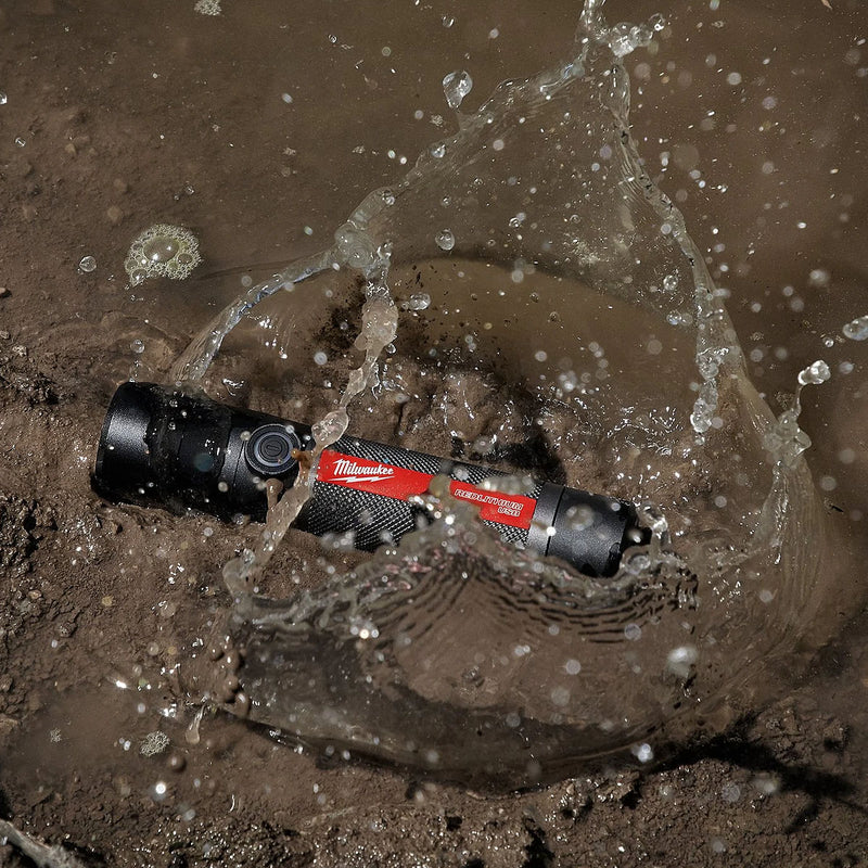 Đèn LED Milwaukee L4 FMLED-301 dùng Pin sạc, độ sáng 800lm