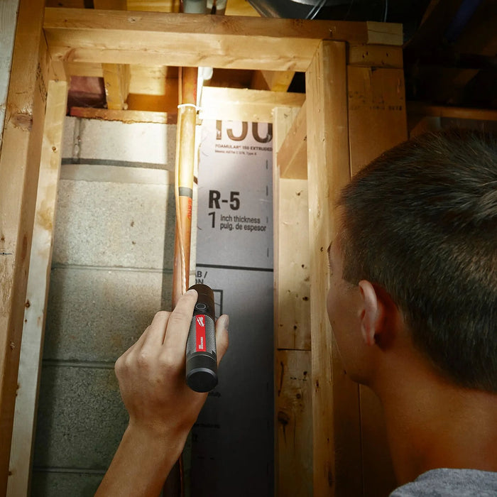 Đèn LED Milwaukee L4 FMLED-301 dùng Pin sạc, độ sáng 800lm