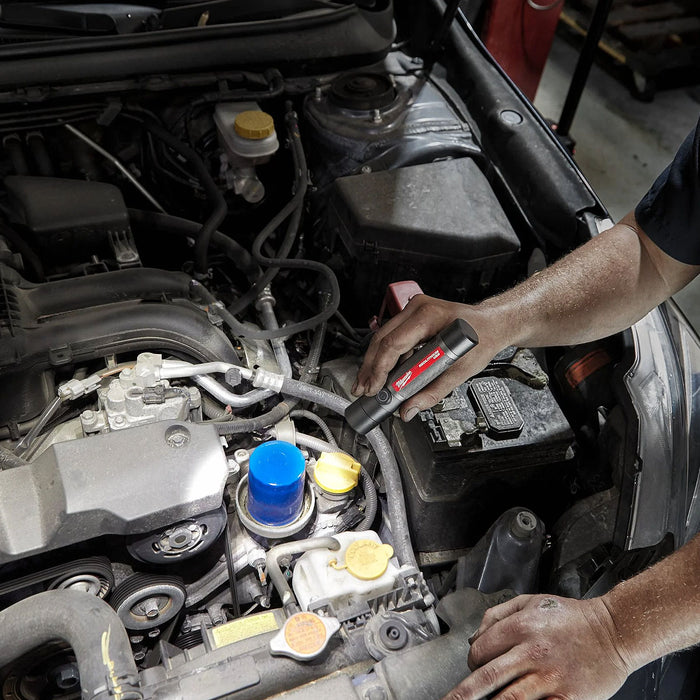 Đèn LED Milwaukee L4 FMLED-301 dùng Pin sạc, độ sáng 800lm