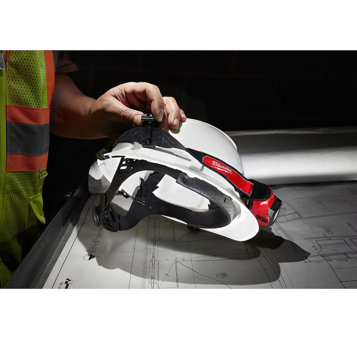 Đèn LED đội đầu Milwaukee L4 HL-301 dùng Pin sạc, độ sáng 475lm