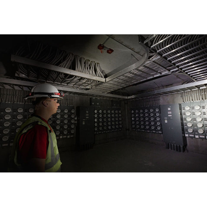 Đèn LED đội đầu Milwaukee L4 HL-301 dùng Pin sạc, độ sáng 475lm