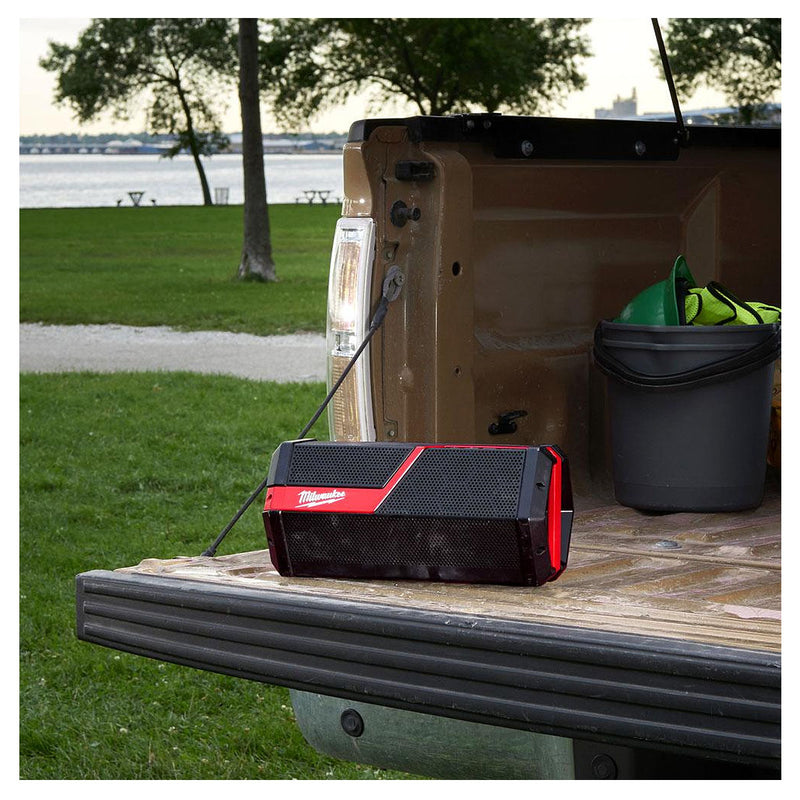 Loa Bluetooth Milwaukee M12-18 JSSP dùng Pin 12V, 18V hoặc điện AC/220V công suất 40W