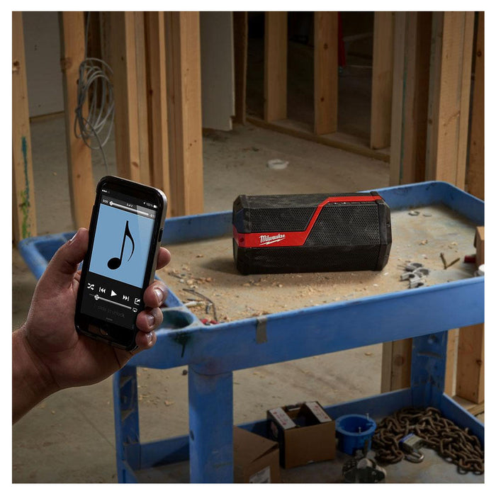 Loa Bluetooth Milwaukee M12-18 JSSP dùng Pin 12V, 18V hoặc điện AC/220V công suất 40W