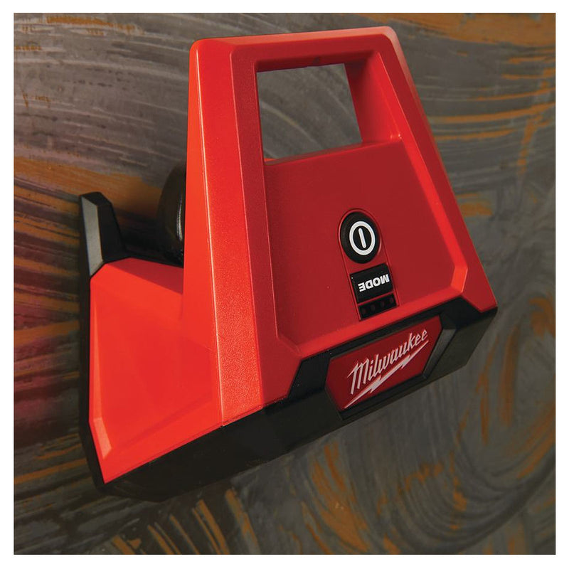 Đèn LED Milwaukee M12 AL dùng Pin 12V, độ sáng 1000lm