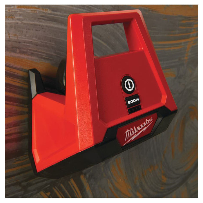 Đèn LED Milwaukee M12 AL dùng Pin 12V, độ sáng 1000lm