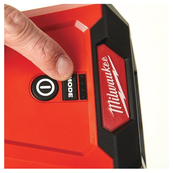 Đèn LED Milwaukee M12 AL dùng Pin 12V, độ sáng 1000lm