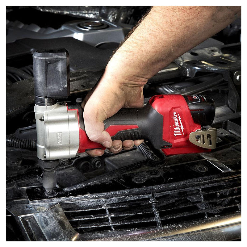 Máy tán đinh ri vê Milwaukee M12 BPRT dùng Pin 12V, lực kéo 9000N