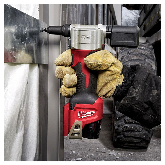 Máy tán đinh ri vê Milwaukee M12 BPRT dùng Pin 12V, lực kéo 9000N