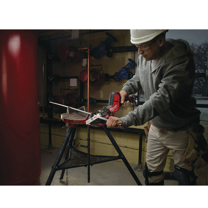 Máy cưa kiếm Milwaukee M12 CHZ dùng Pin 12V, độ xọc 15.9mm