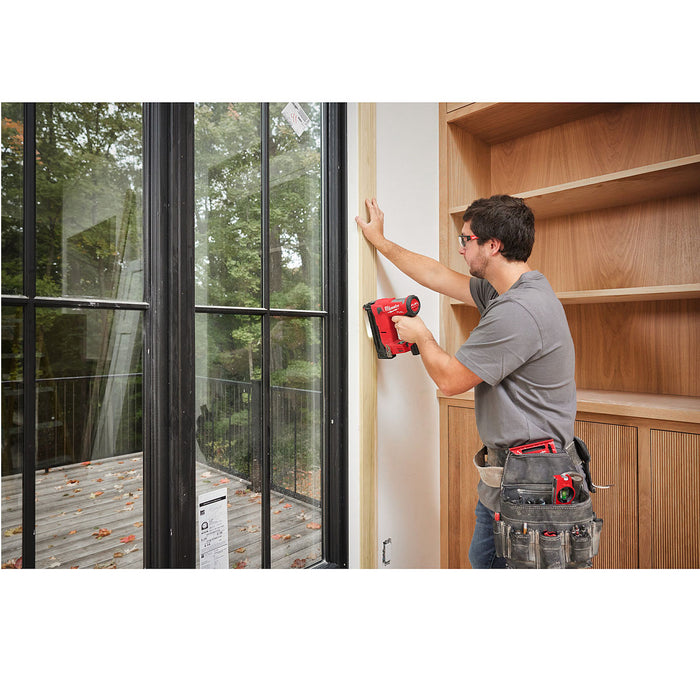 Máy bắn đinh chỉ trơn Milwaukee M12 FCN18GS dùng Pin 12V, kích thước đinh 15-38mm