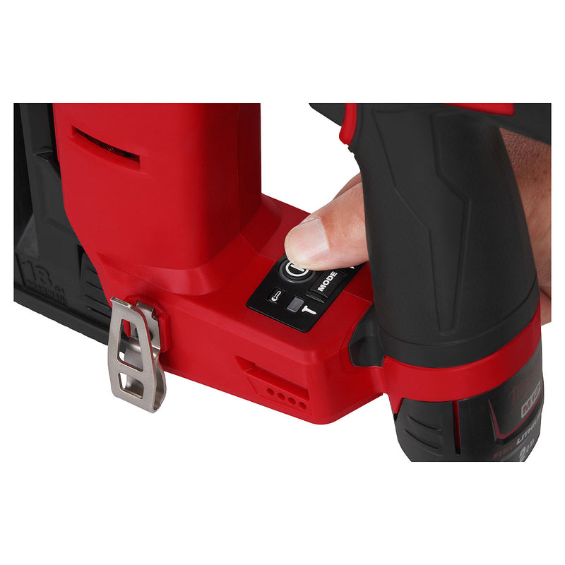 Máy bắn đinh chỉ trơn Milwaukee M12 FCN18GS dùng Pin 12V, kích thước đinh 15-38mm