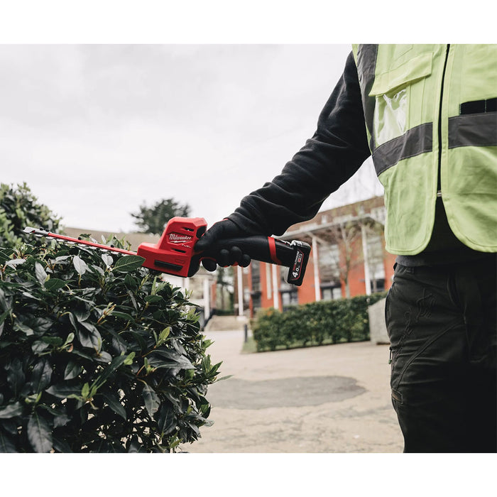 Máy tỉa hàng rão Milwaukee M12 FHT20 dùng Pin 12V, chiều dài lưỡi 203mm