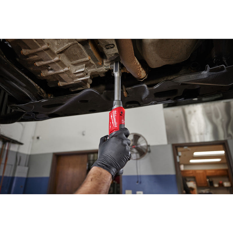 Máy siết bu lông góc xuyên tâm kèm bộ đầu tuýp 16 chi tiết Milwaukee M12 FPTR dùng Pin 12V, dùng được cốt 3/8 inch, 1/2 inch, 1/4 inch