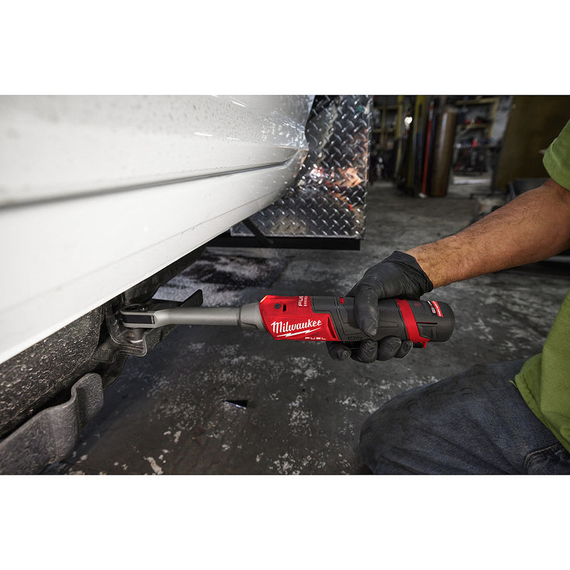 Máy siết bu lông góc xuyên tâm kèm bộ đầu tuýp 16 chi tiết Milwaukee M12 FPTR dùng Pin 12V, dùng được cốt 3/8 inch, 1/2 inch, 1/4 inch