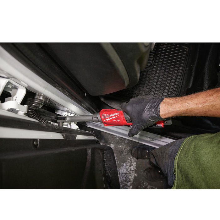 Máy siết bu lông góc xuyên tâm kèm bộ đầu tuýp 16 chi tiết Milwaukee M12 FPTR dùng Pin 12V, dùng được cốt 3/8 inch, 1/2 inch, 1/4 inch