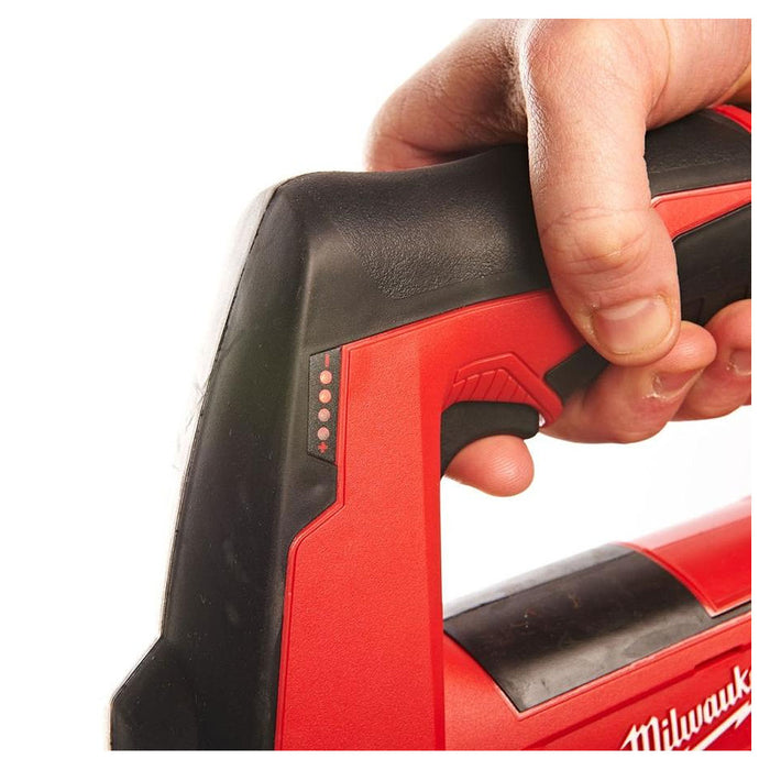 Máy bơm mỡ Milwaukee M12 GG dùng Pin 12V, áp suất bơm 562 bar