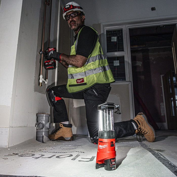 Đèn lồng Milwaukee M12 LL dùng Pin 12V, độ sáng 400lm