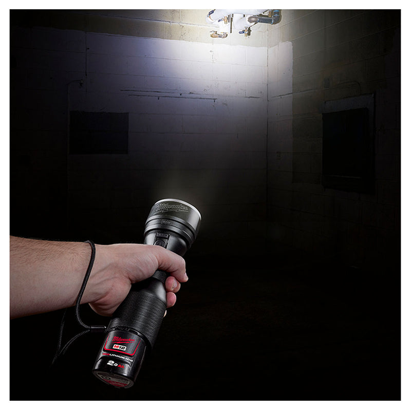 Đèn LED thân nhôm Milwaukee M12 MLED dùng Pin 12V, độ sáng 800lm