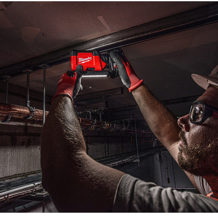 Đèn LED Milwaukee M12 PAL dùng Pin 12V, độ sáng 700lm