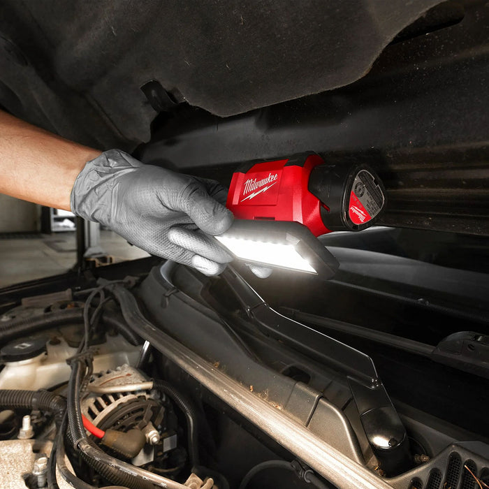 Đèn LED Milwaukee M12 PAL dùng Pin 12V, độ sáng 700lm